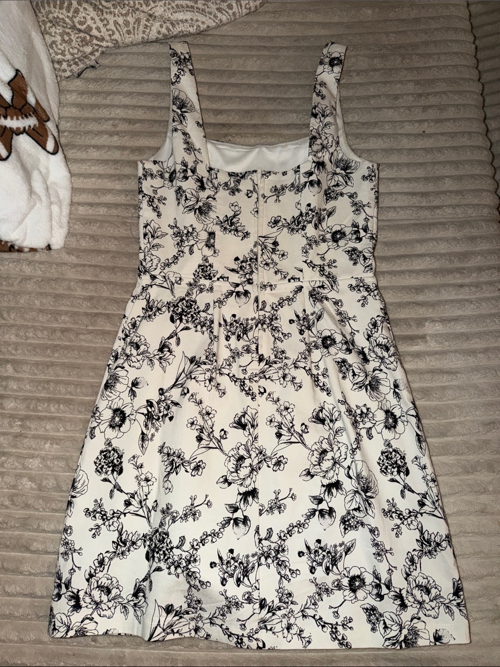Francesca's Collections Black & White Floral Mini Dress - Picture 4 of 5